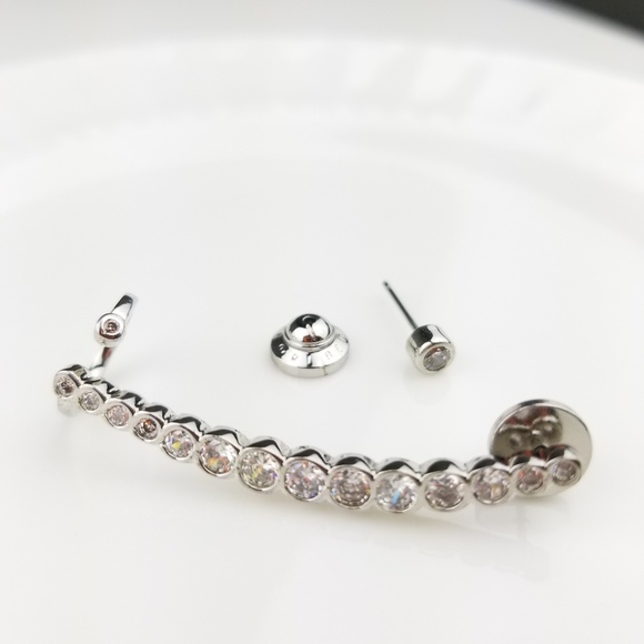 Henri Bendel Luxe Uptown Ear Cuff - Picture 4 of 6